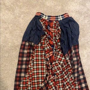 Multi print Plaid skirt that will fit a L or XL